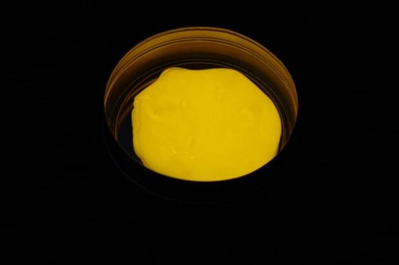 Intelligente Knete - leuchtet im Dunkeln 2 