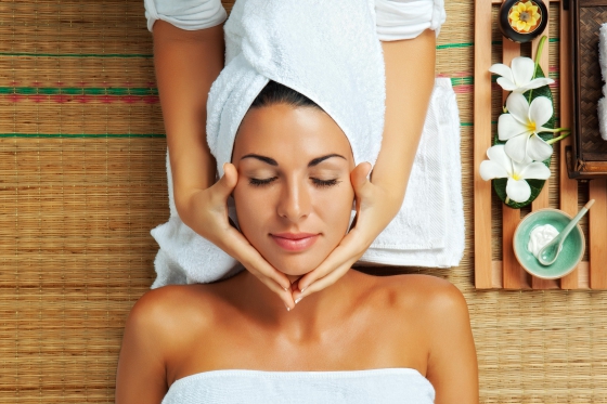 Wellness Paket - Gesichtspflege, Maniküre & Tages Make-Up  