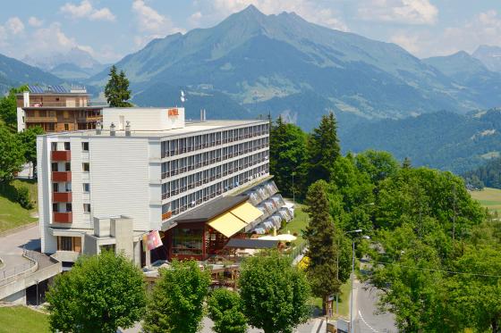 Wellnessaufenthalt in Leysin - 1 Nacht für 2 Erwachsene + 3 Kinder inkl. Buffet Abendessen & Spa  