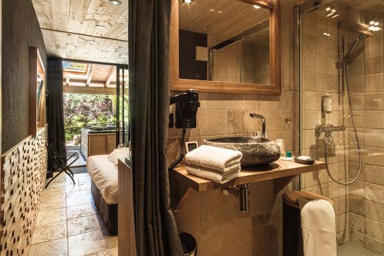 Nuit dans une chambre luxe - Inclus: Spa privatif, 2 soins Vinésime & petits-déjeuners 1 