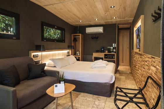 Nuit dans une chambre luxe - Inclus: Spa privatif, 2 soins Vinésime & petits-déjeuners 2 