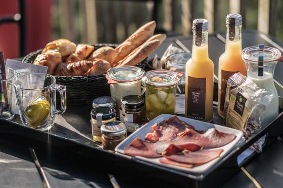 Nuit dans une chambre luxe - Inclus: Spa privatif, 2 soins Vinésime & petits-déjeuners 5 