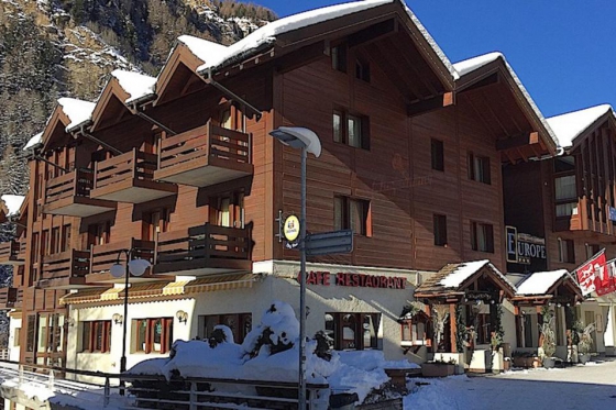 Break alpin à Zinal - Nuitée, accès au spa, menu 3 plats & petit déjeuner, pour 2 personnes 10  Break alpin à Zinal - Nuitée, accès au spa, menu 3 plats & petit déjeuner, pour 2 personnes 10