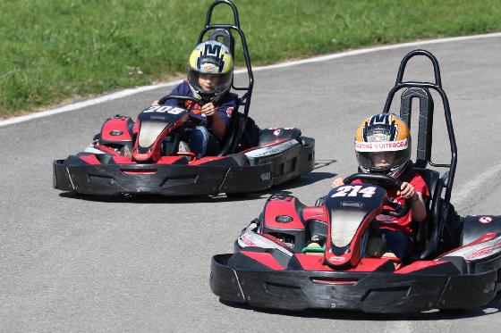 3 séances de 10 minutes de karting - Pour 1 adulte (dès 14 ans) 7  3 séances de 10 minutes de karting - Pour 1 adulte (dès 14 ans) 7