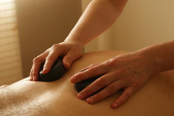 Massage aux pierres chaudes - 90 minutes, pour 1 personne  