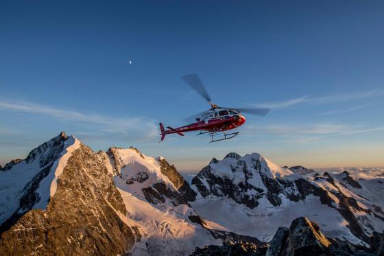 Hélicoptère à Saint-Moritz  - avec menu à 5 plats pour 2 personnes  