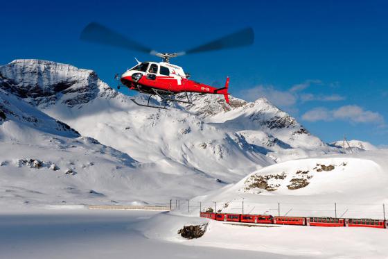 Hélicoptère au Bernina - & 1 nuitée avec repas du soir à 5 plats pour 2 personnes inclus  