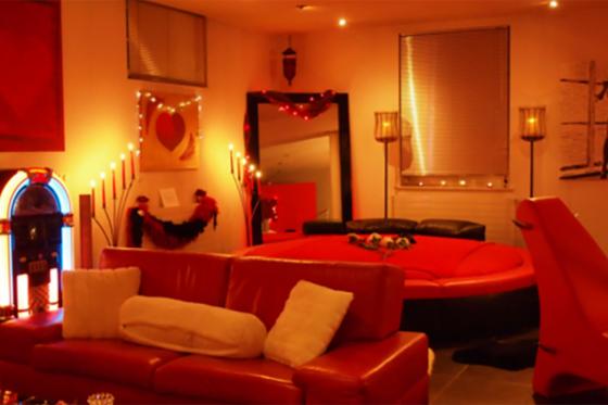 Romantische Übernachtung - Loveroom in Bern mit Whirlpool  1 