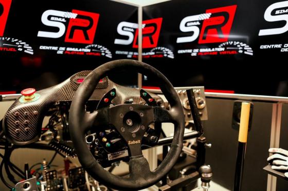 Simulateur de course automobile - Pour 2 personnes, 60 minutes de pilotage par personne  