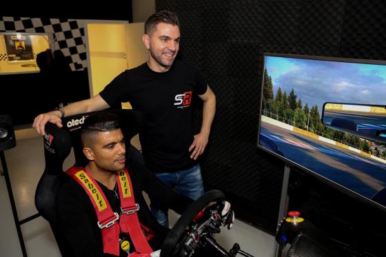 Simulateur de course automobile - Pour 2 personnes, 60 minutes de pilotage par personne 1 