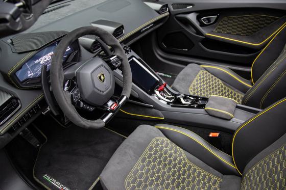 Lamborghini Huracan EVO Spyder - 3h Mieten inkl. 100 Freikilometer 2 