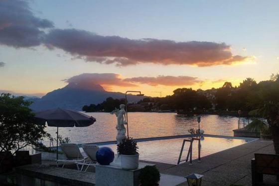 Romantik in der Riviera Suite - Whirlpool, privater Seezugang & Lounge, Nebensaison 15 