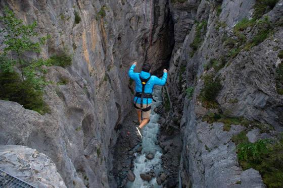 Canyon Swing dans les gorges - Un saut de 90 mètres dans le vide  1 
