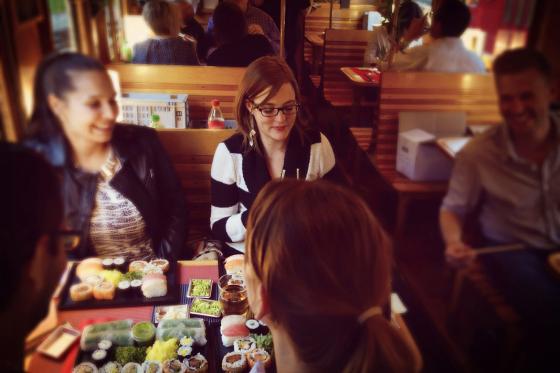 Train Sushi - Sushis et boissons pour quatre personnes 2 