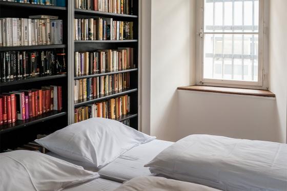 Nuits insolites en hôtel-prison  - 1 nuit dans le bureau du gardien pour 2 personnes   Nuits insolites en hôtel-prison  - 1 nuit dans le bureau du gardien pour 2 personnes