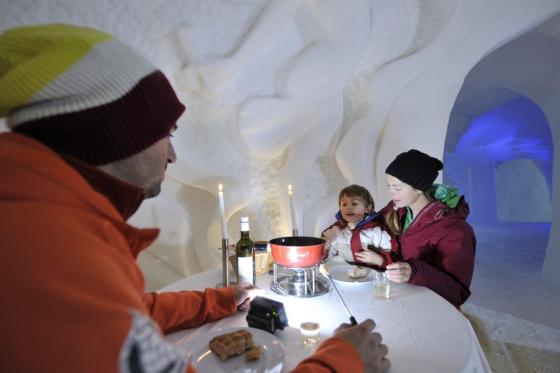 Iglu Übernachtung Family - für 1 Kind und 2 Erwachsene inkl. Fondue & Schneeschuhtour 8 