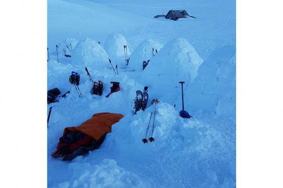 Iglu Übernachtung - mit Schneeschuhwanderung und Schlittelplausch 4 