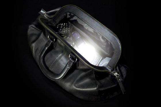 Lampe de sac - S'allume automatiquement au contact des mains  