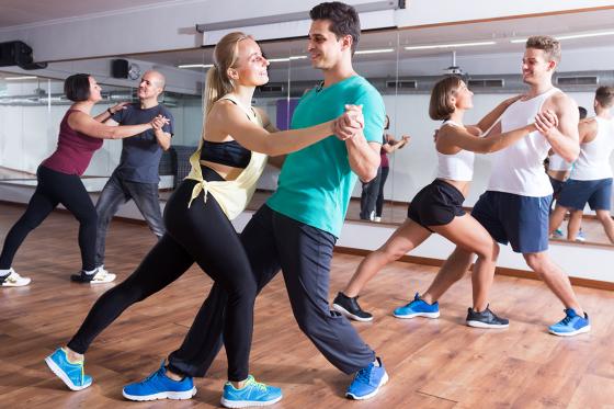 Cours de danse pour débutant - 4 semaines de Salsa, Bachata ou Kizomba pour 2  