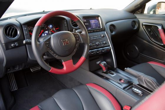 Location d'une Nissan GT-R - durant 24h, 300km inclus 1 