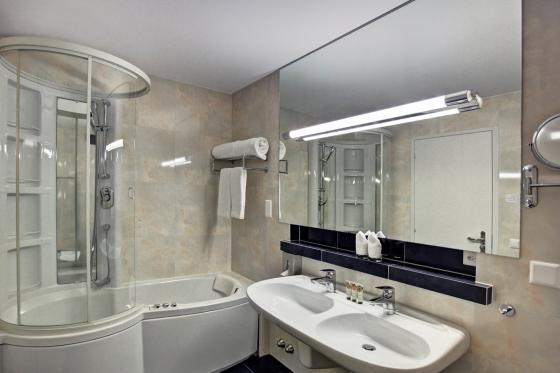 Séjour sur les bords du lac Majeur - Avec petit déjeuner, entrées à l'espace bien-être pour 2 personnes 2 