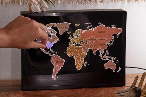 Boîte lumineuse mappemonde - Carte à gratter 1 