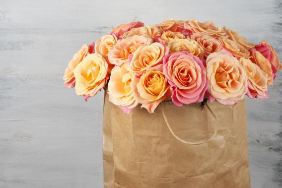 Rosenstrauss-Abo - Geschenkgutschein für 3 Blumenstrauss-Lieferungen 6 