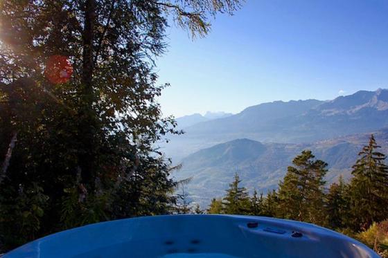 Séjour romantique dans un chalet - Pour 2 personnes avec 1 heure de jacuzzi et sauna comprise 10 