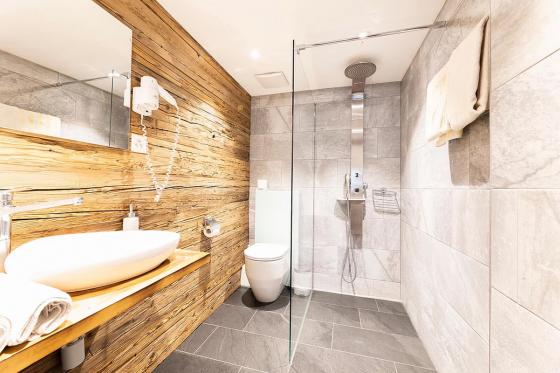 Kurzferien in den Bergen für 2 - inkl. 4-Gang Dinner & Trottinettabfahrt 2 