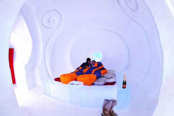 Iglu & Hotel Package 2 Nächte - für 2 Personen inkl. Dinner & Extras 1 
