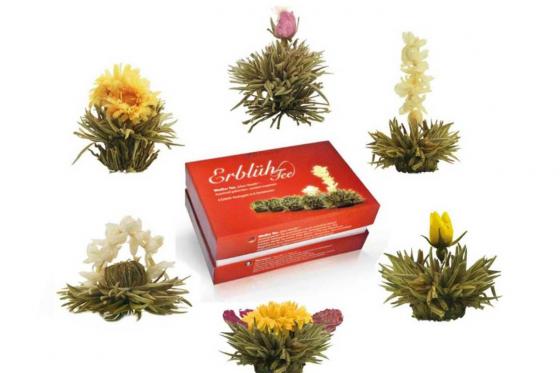 Tee Set - 4 Tassen, Teekanne und Erblühtee 1 