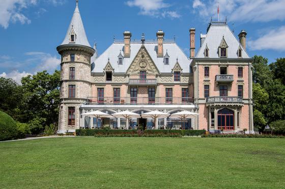 Nuitée dans un château pour 2 - au château de Schadau au bord du lac de Thoune, avec menu à 5 plats  