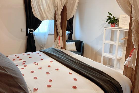 Maisonnette Enchantée - Une nuit avec petit déjeuner et jacuzzi privatif (Dimanche au Jeudi) 2 