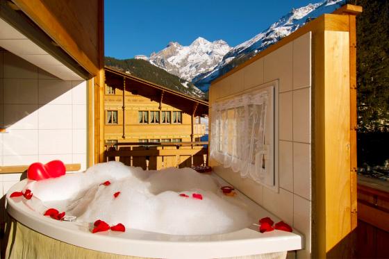 Loveroom-Suite Übernachtung  - Suite mit Whirlpool, Cheminée und Garten  