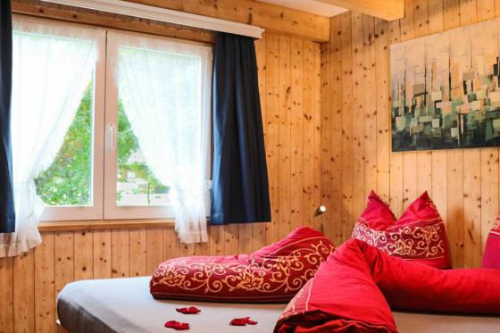 Loveroom-Suite Übernachtung  - Suite mit Whirlpool, Cheminée und Garten 5 