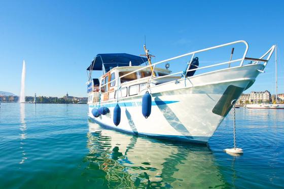 Nuitée dans un bateau - Nuit dans un bateau privé avec une bouteille de vin  