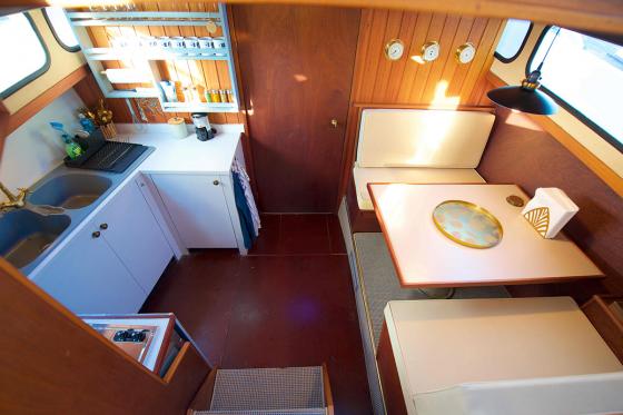 Nuitée dans un bateau - Nuit dans un bateau privé avec une bouteille de vin 1 