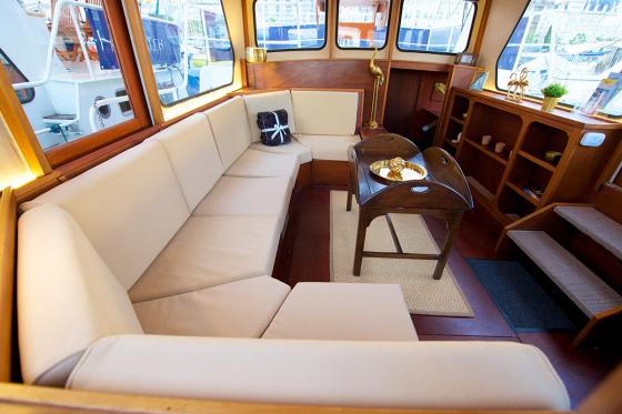 Nuitée dans un bateau - Nuit dans un bateau privé avec une bouteille de vin 2 