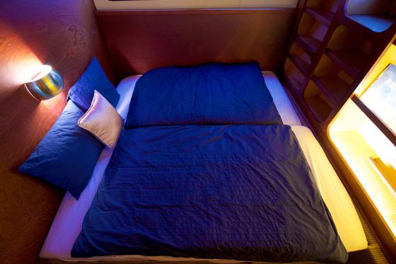 Nuitée dans un bateau - Nuit dans un bateau privé avec une bouteille de vin 7 