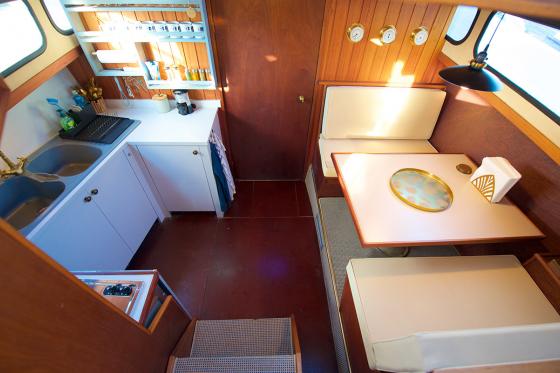 Nuitée dans un bateau - Nuit dans un bateau privé avec une bouteille de vin 9 