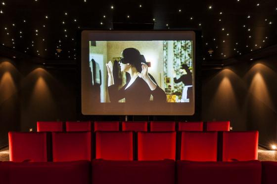 Séjour luxe & wellness à Gstaad - Accès au spa, cinéma privé et petit déjeuner pour 2 personnes 7 