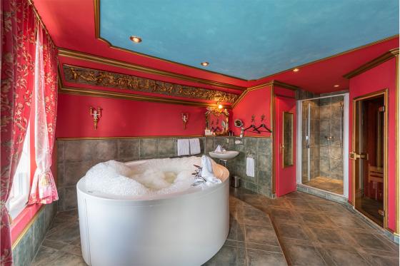 Privat-Wellness in eigener Suite - inkl. Übernachtung in der Château d'amour Suite & 3-Gang Menü  