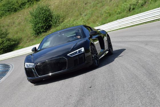 Lambo Huracan & voiture de sport - 8 tours sur circuit + 2 tours gratuits 4 