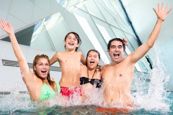 Familien Badespass in Bern - Erlebnisbad Bernaqua für 4 Pers.  