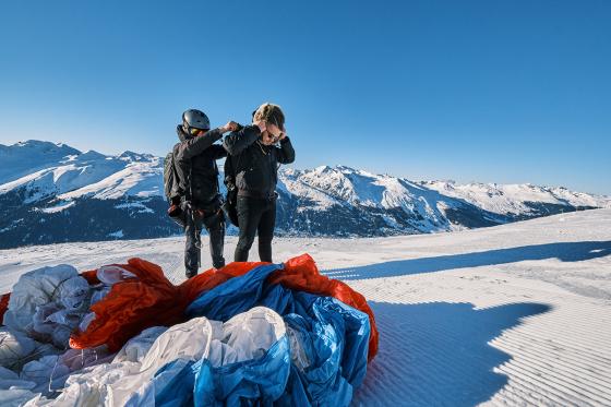 Nuit dans un igloo pour 2 - & 1 vol en parapente pour 1 personne à Davos 12 