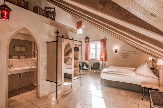 Nuit au Moyen-Âge - En chambre à thème, avec petit déjeuner pour 2 personnes 3 