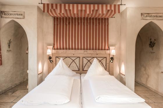 Nuit au Moyen-Âge - En chambre à thème, avec petit déjeuner pour 2 personnes 4 