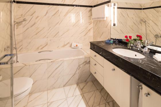 Soggiorno relax a Lugano - 1 notte in Premium Suite Lake View, pasti e wellness inclusi | estate 8 