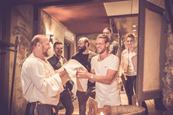 Mittelalter Übernachtung  - inkl. Frühstucksbuffet, Ritteressen im Themenzimmer für 2 5 