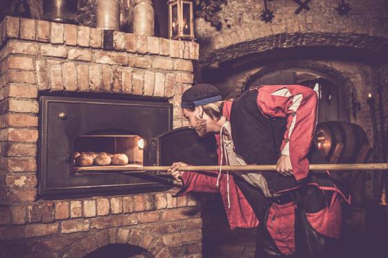 Mittelalter Übernachtung  - inkl. Frühstucksbuffet, Ritteressen im Themenzimmer für 2 8 